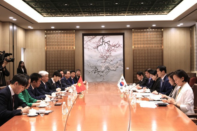 At the meeting with Deputy Speaker of the RoK National Assembly Lee Hack Young (Photo: VNA) At the meeting with Deputy Speaker of the RoK National Assembly Lee Hack Young (Photo: VNA)