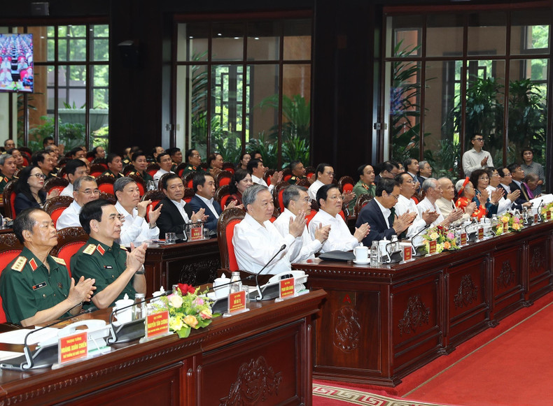 General Secretary To Lam and the delegates at the meeting. tong-bi-thu-4.jpg
