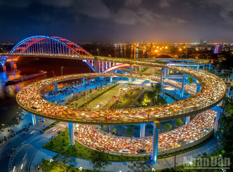 Photo "Hai Phong - Sleepless Nights" by Vu Lam. (Photo: NDO) hai-phong.jpg