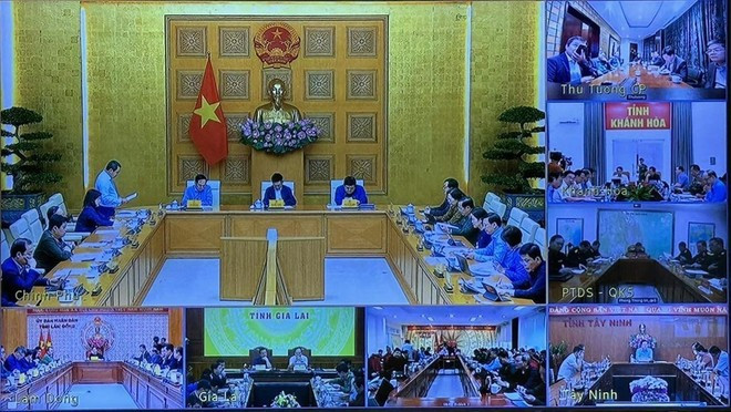 The meeting is connected from South Africa with the Government Headquarters and the provinces of Khanh Hoa, Gia Lai, Dak Lak, Lam Dong and Tay Ninh, and the Civil Defence Command of Military Region 5. (Photo: VNA)