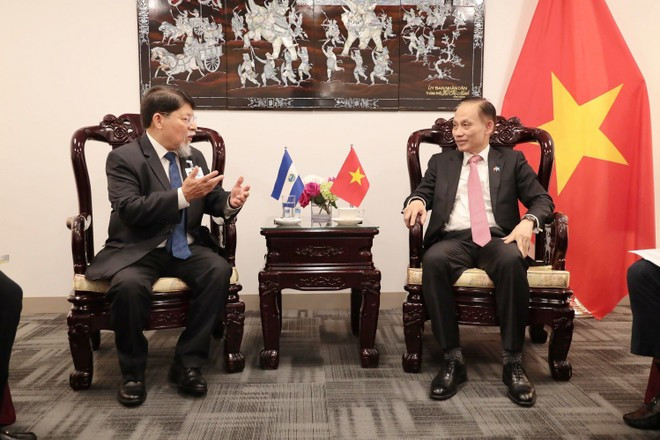 Acting Foreign Minister Le Hoai Trung (R) Meets with Minister Advisor to the President of Nicaragua for Policy and International Affairs Denis Moncada Colindres. (Photo: VNA) Acting Foreign Minister Le Hoai Trung (R) Meets with Minister Advisor to the President of Nicaragua for Policy and International Affairs Denis Moncada Colindres. (Photo: VNA)