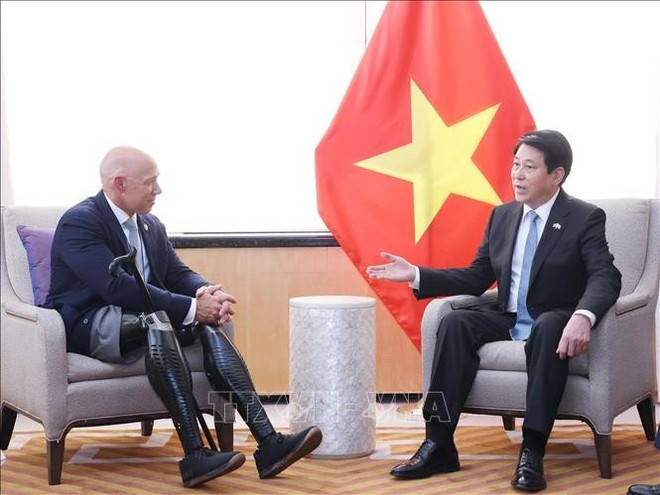 State President Luong Cuong receives US Congressman Brian Mast, Chairman of the House Foreign Affairs Committee. (Photo: VNA) State President Luong Cuong receives US Congressman Brian Mast, Chairman of the House Foreign Affairs Committee. (Photo: VNA)