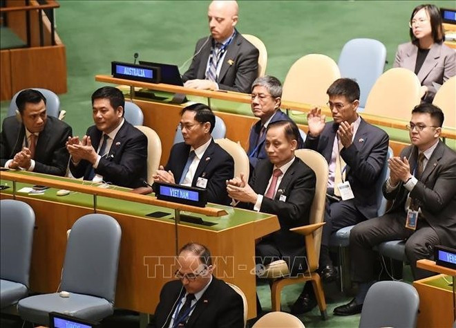 The Vietnamese delegation at the High-Level General Debate of the 80th Session of the United Nations General Assembly (UNGA 80) in New York on September 23 (US time). (Photo: VNA) The Vietnamese delegation at the High-Level General Debate of the 80th Session of the United Nations General Assembly (UNGA 80) in New York on September 23 (US time). (Photo: VNA)