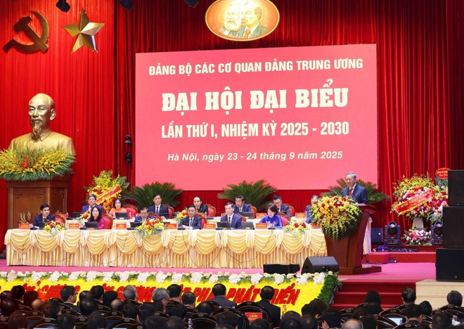 At the first congress of the Party Organisation of Central Party Agencies in Ha Noi on September 24. (Photo: VNA) At the first congress of the Party Organisation of Central Party Agencies in Ha Noi on September 24. (Photo: VNA)