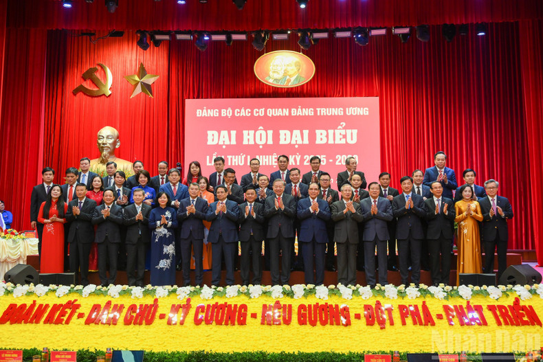 General Secretary To Lam, leaders and former leaders of the Party and State, and the delegation of the Party Committee of the Party Central Committee’s Commission for Organisation. daihoi-3593.jpg