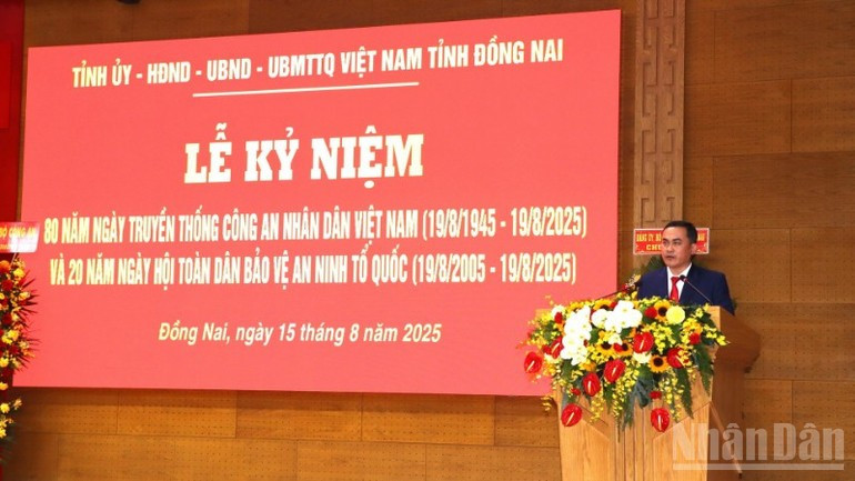 Le Truong Son, Vice Chairman of the Dong Nai Provincial People’s Committee, delivers a speech at the ceremony. (Photo: NDO) dong-nai-2.jpg