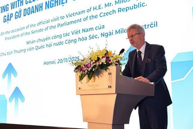 President of the Senate of the Parliament of the Czech Republic Milos Vystrcil speaks at the meeting. (Photo: VNA)