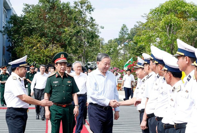 Party General Secretary To Lam visits Navy Region 5 (Photo: VNA)