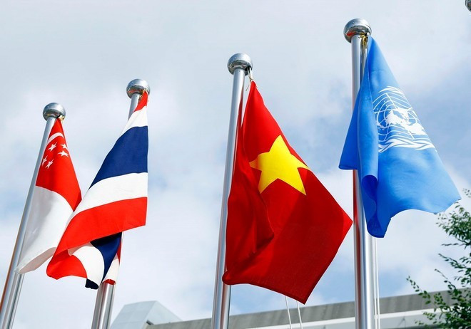 The flag of Viet Nam (second from right) at the G20 Summit 2019 in Osaka, Japan. (Photo: VNA)