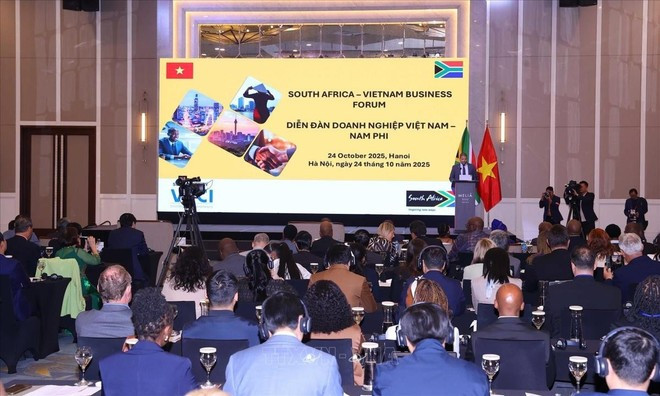 An overview of the South Africa-Viet Nam Business Forum in Ha Noi on October 24. (Photo: VNA)