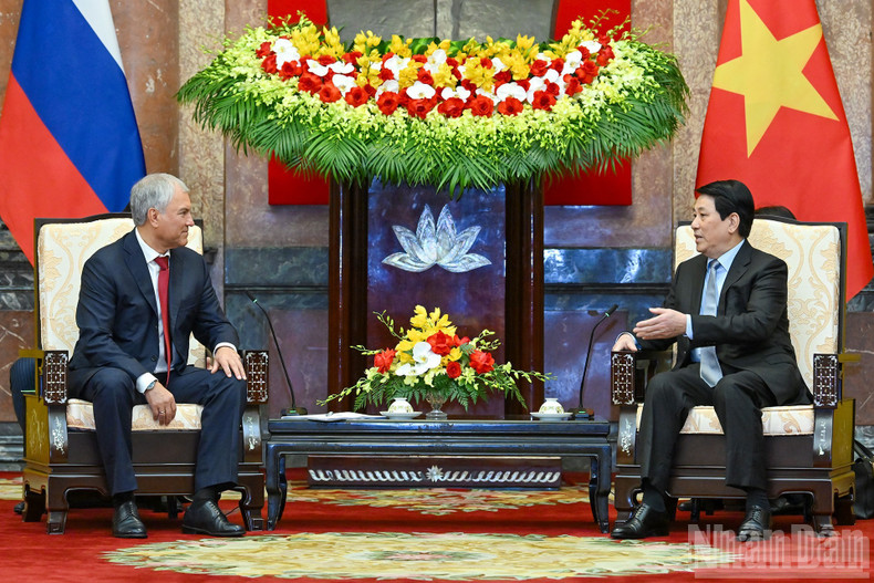 State President Luong Cuong received Chairman of State Duma Vyacheslav Volodin. ndo-br-3.jpg