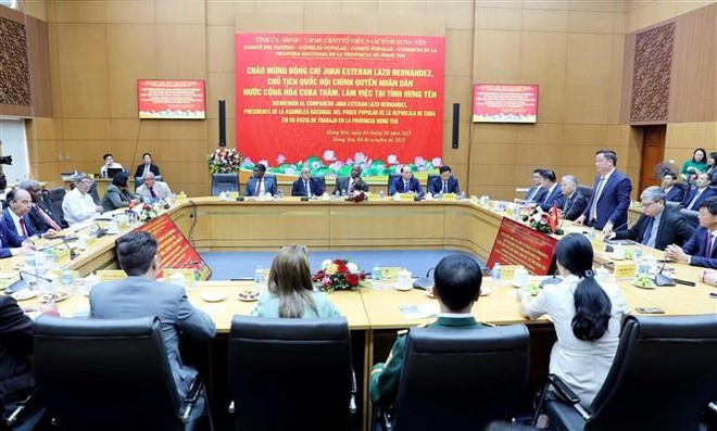 President of the National Assembly of People’s Power and President of the Council of the State of Cuba Esteban Lazo Hernández and a high-ranking Cuban delegation at a working session with Hung Yen authorities (Photo: VNA) President of the National Assembly of People’s Power and President of the Council of the State of Cuba Esteban Lazo Hernández and a high-ranking Cuban delegation at a working session with Hung Yen authorities (Photo: VNA)