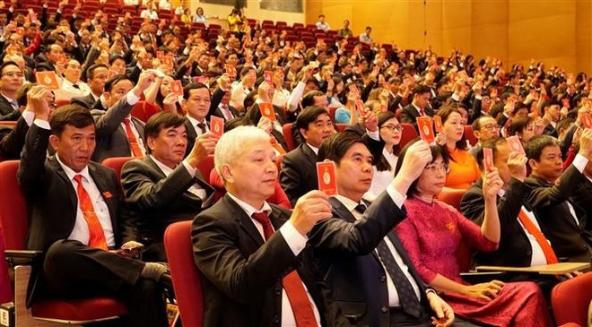 Delegates vote to approve the resolution (Photo: VNA) Delegates vote to approve the resolution (Photo: VNA)