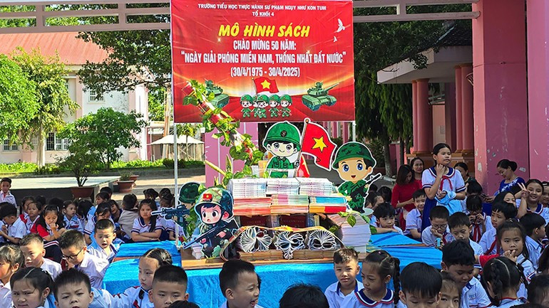 The school focuses on educating a love for the homeland and country. (Photo: nhandan.vn) kon-tum-2.jpg