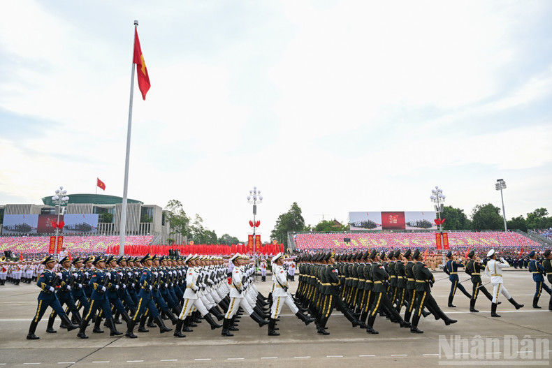 Chinese People’s Liberation Army soldiers parading at Ba Dinh Square. dieu-binh-3.jpg