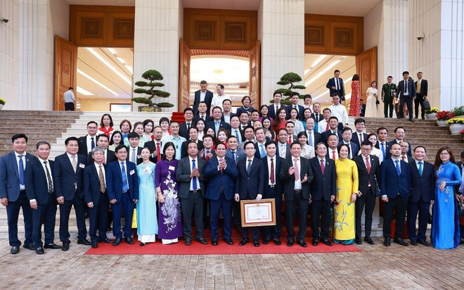 PM Pham Minh Chinh and business leaders pose for a group photo. (Photo: VNA) PM Pham Minh Chinh and business leaders pose for a group photo. (Photo: VNA)