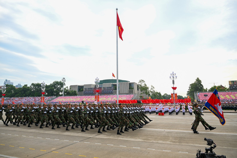 Earlier, the Royal Cambodian Armed Forces delegation had joined two rehearsals at Ba Dinh Square. dieu-binh-10.jpg