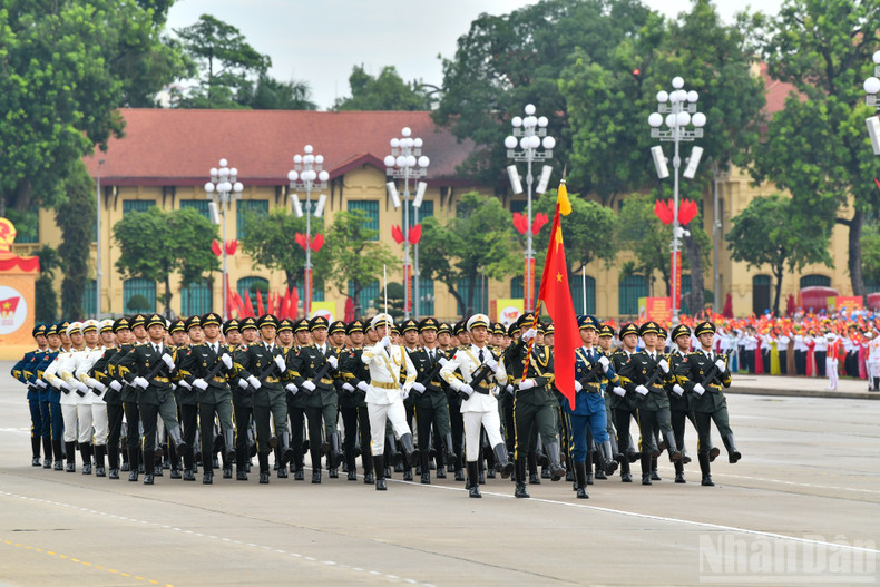 Soldiers of the Chinese People’s Liberation Army delegation join the parade. dieu-binh-1.jpg