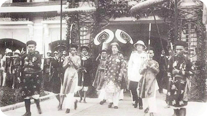 King Bao Dai, the last monarch of the feudal regime that had existed for thousands of years in Viet Nam, abdicated on the afternoon of August 30, 1945, opening a new chapter in the nation’s history. (Photo: VNA) hue-3.png