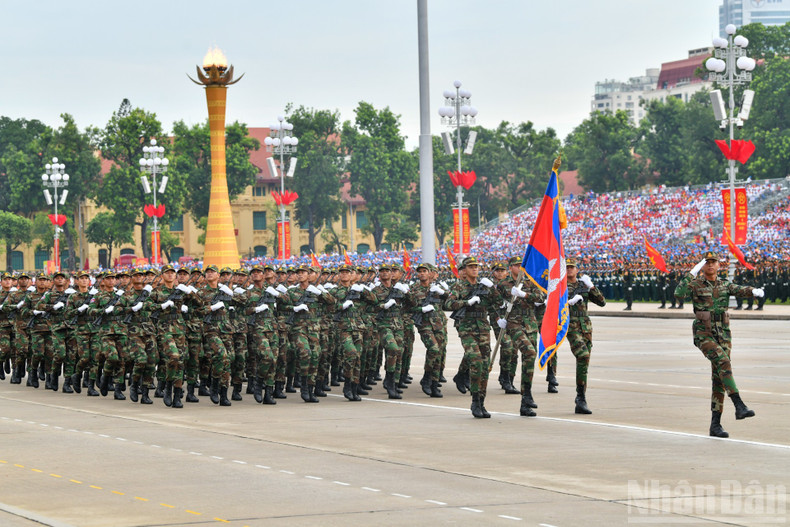 The Royal Cambodian Armed Forces delegation of 120 servicemen participating in the parade. dieu-binh-9.jpg