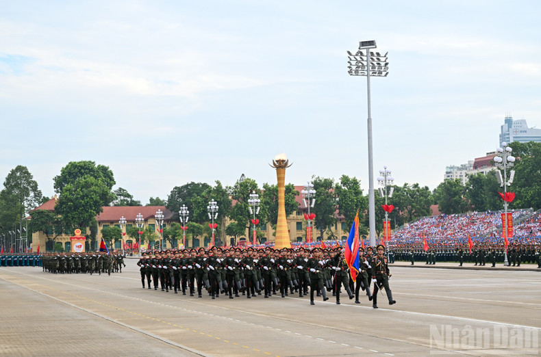 The Lao People’s Army delegation parading at Ba Dinh Square. dieu-binh-6.jpg