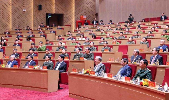 Officials at the signing ceremony (Photo: VNA)