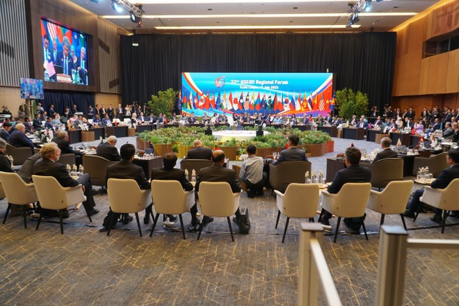 The ARF member states underscore the rule of law and peaceful dialogue, resolving disputes through peaceful means consistent with international law. (Photo: VNA) The ARF member states underscore the rule of law and peaceful dialogue, resolving disputes through peaceful means consistent with international law. (Photo: VNA)