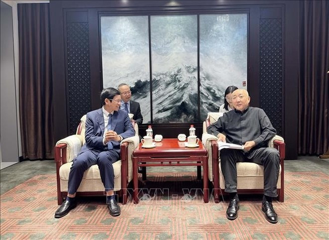 Deputy Minister of Culture, Sports and Tourism Ho An Phong (left) and Gao Zheng, Vice Minister of Culture and Tourism of China (Photo: VNA) Deputy Minister of Culture, Sports and Tourism Ho An Phong (left) and Gao Zheng, Vice Minister of Culture and Tourism of China (Photo: VNA)