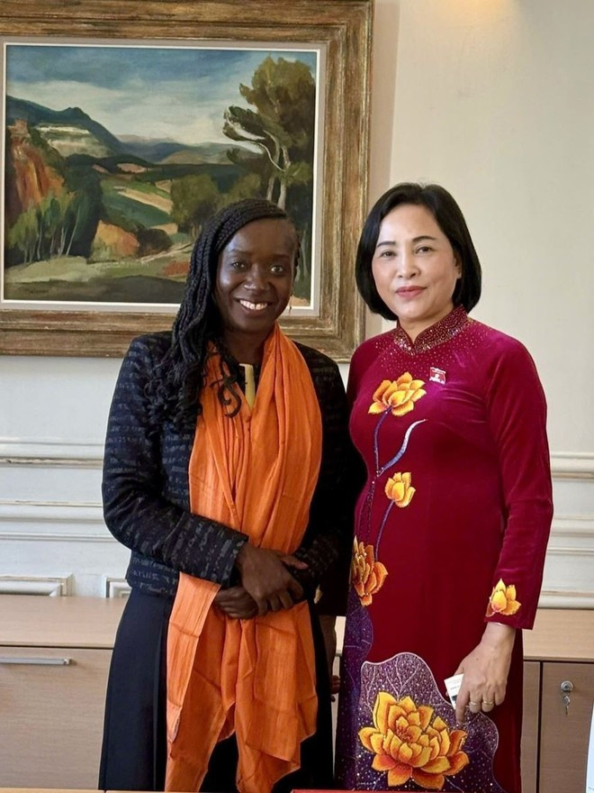 National Assembly Vice Chairwoman Nguyen Thi Thanh (R) and French NA Vice-President Nadège Abomangoli. (Photo: VNA) National Assembly Vice Chairwoman Nguyen Thi Thanh (R) and French NA Vice-President Nadège Abomangoli. (Photo: VNA)