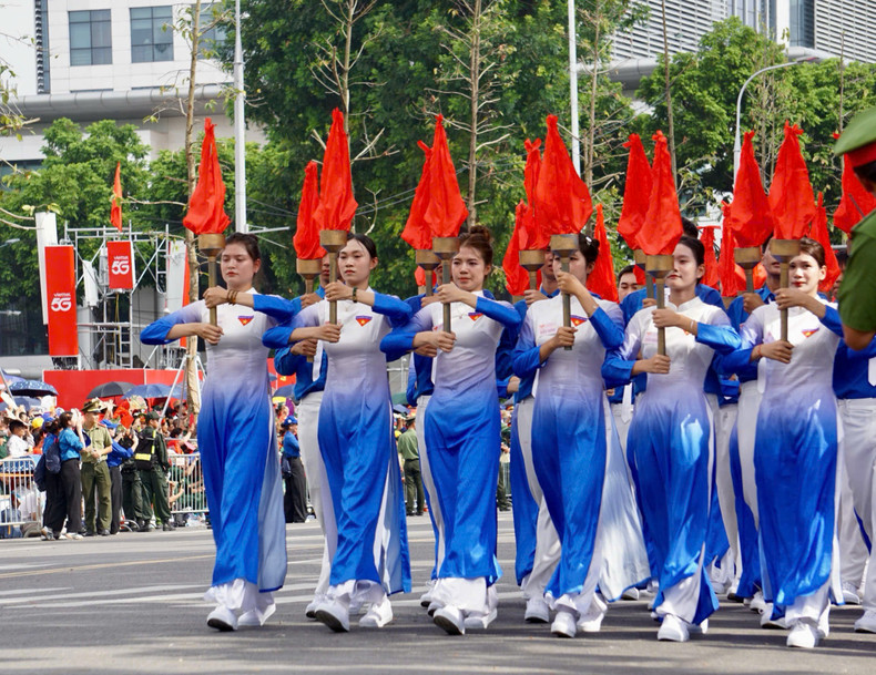 The contingent of Vietnamese youth 36-khoi-thanh-nien-viet-nam.jpg