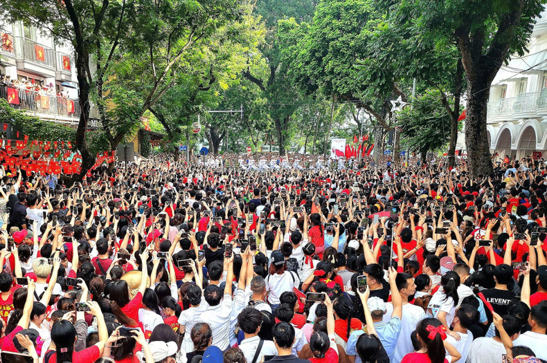 Parading among the people 39.jpg