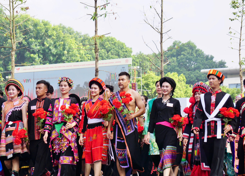 The contingent representing Viet Nam’s 54 ethnic groups 32-khoi-dai-dien-54-dan-toc-viet-nam.jpg