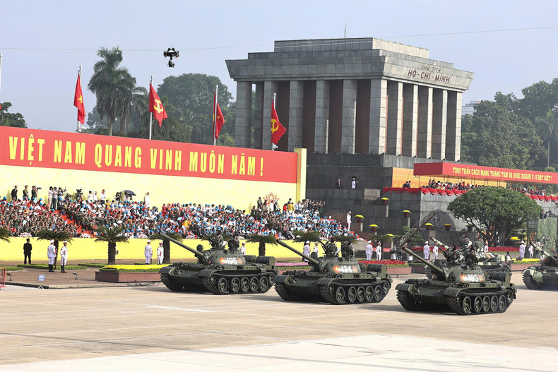 Modern military hardware on Ba Dinh Square during the grand national celebration 18-khoi-khi-tai-quan-su-hien-dai-tren-quang-truong-ba-dinh-trong-ngay-dai-le.jpg