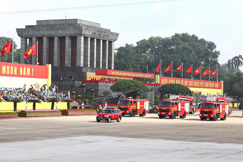 Modern military hardware on Ba Dinh Square during the grand national celebration 20-khoi-khi-tai-quan-su-hien-dai-tren-quang-truong-ba-dinh-trong-ngay-dai-le.jpg