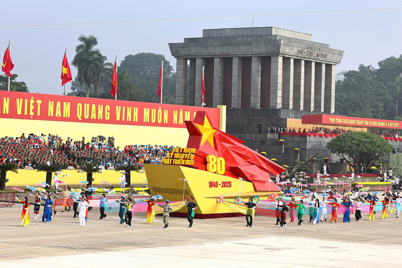 The symbol of 80 years of the August Revolution and the National Day of the Socialist Republic of Viet Nam enters the ceremonial stage 2-bieu-tuong-80-nam-cach-mang-thang-tam-va-quoc-khanh-nuoc-cong-hoa-xa-hoi-chu-nghia-viet-nam-tien-vao-le-dai.jpg