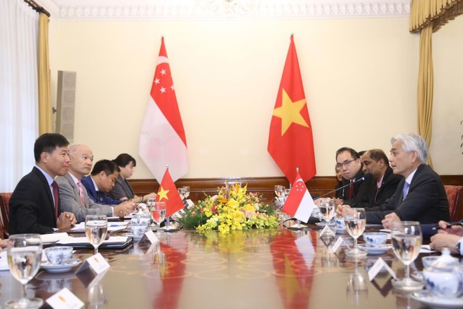 Deputy Foreign Minister Nguyen Manh Cuong and Permanent Secretary of the Ministry of Foreign Affairs of Singapore Albert Chua co-chair the 17th Viet Nam–Singapore Political Consultation in Ha Noi on August 26. (Photo: Ministry of Foreign Affairs) Deputy Foreign Minister Nguyen Manh Cuong and Permanent Secretary of the Ministry of Foreign Affairs of Singapore Albert Chua co-chair the 17th Viet Nam–Singapore Political Consultation in Ha Noi on August 26. (Photo: Ministry of Foreign Affairs)