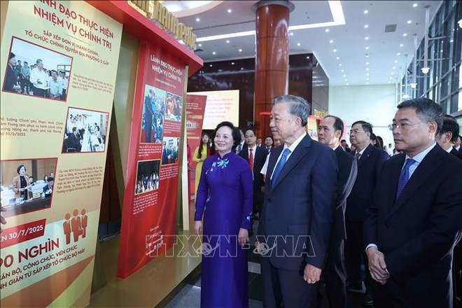 Party General Secretary To Lam visits an exhibition on the ministry's achievements. (Photo: VNA) Party General Secretary To Lam visits an exhibition on the ministry's achievements. (Photo: VNA)