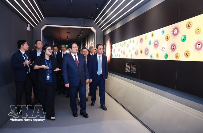 Prime Minister Pham Minh Chinh visits the Viet Nam Space Museum at the Hoa Lac High-Tech Park in Ha Noi (Photo: VNA)