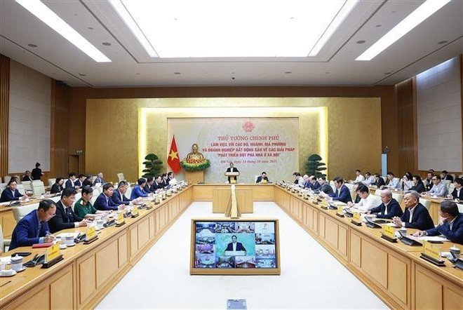 Prime Minister Pham Minh Chinh speaks at the teleconference with leaders of 17 provinces and cities with a high demand for social housing (Photo: VNA) Prime Minister Pham Minh Chinh speaks at the teleconference with leaders of 17 provinces and cities with a high demand for social housing (Photo: VNA)