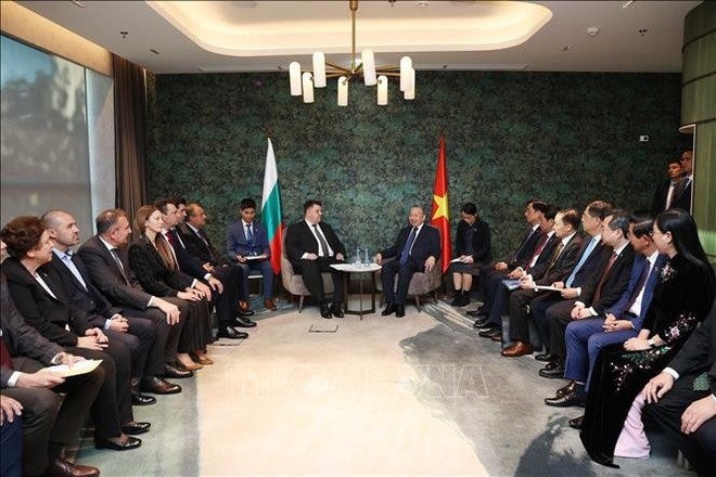 At the meeting between General Secretary of the Communist Party of Viet Nam (CPV) Central Committee To Lam and Chairman of the Bulgarian Socialist Party (BSP) Atanas Zafirov in Sofia on October 23. (Photo: VNA) At the meeting between General Secretary of the Communist Party of Viet Nam (CPV) Central Committee To Lam and Chairman of the Bulgarian Socialist Party (BSP) Atanas Zafirov in Sofia on October 23. (Photo: VNA)