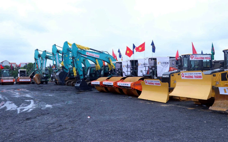 Groundbreaking ceremony for the road connecting cultural heritage, tourism and economic development along the Red River 19-8-tinh-hung-yen-khoi-cong-du-an-xay-dung-tuyen-duong-ket-noi-di-san-van-hoa-du-lich-va-phat-trien-kinh-te-doc-song-hong-01.jpg