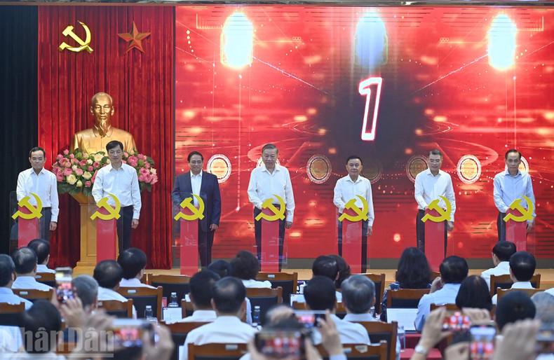 General Secretary To Lam, Prime Minister Pham Minh Chinh and other Party and State leaders at the launch ceremony. a3-bnd-1174.jpg