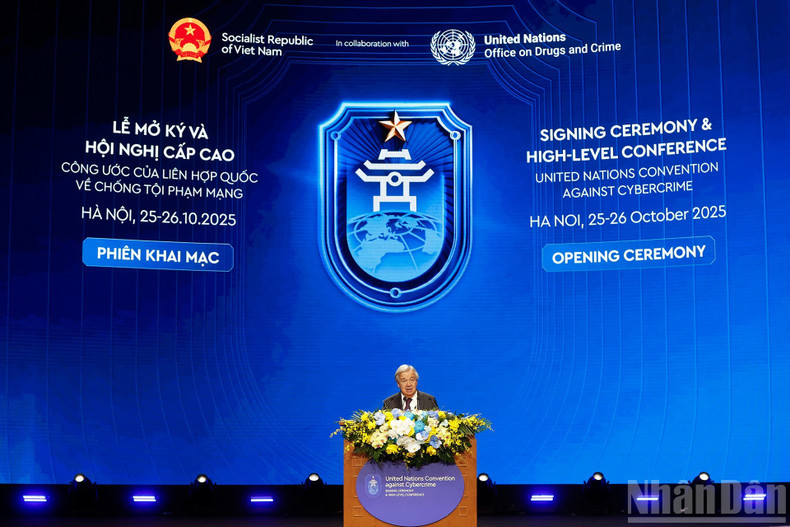 UN Secretary-General Antonio Guterres speaks at the signing ceremony. 7-2209.jpg