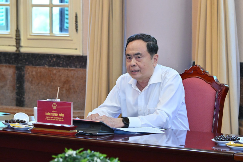 National Assembly Chairman Tran Thanh Man speaks at the meeting. 9.jpg