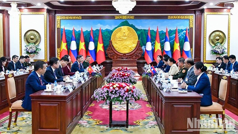 At the talks between State Vice President Vo Thi Anh Xuan and her Lao counterpart Pany Yathotou. (Photo: Hai Tien) ndo-br-3-172.jpg