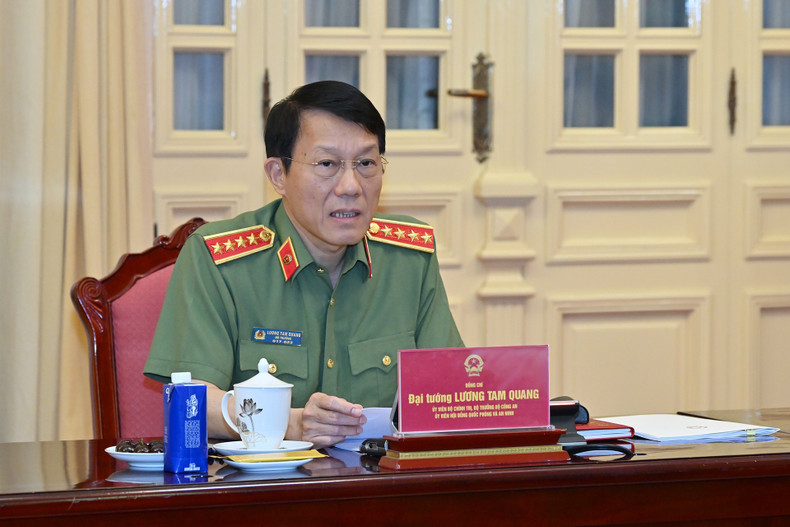 Minister of Public Security Luong Tam Quang speaks at the meeting. chi-1381.jpg