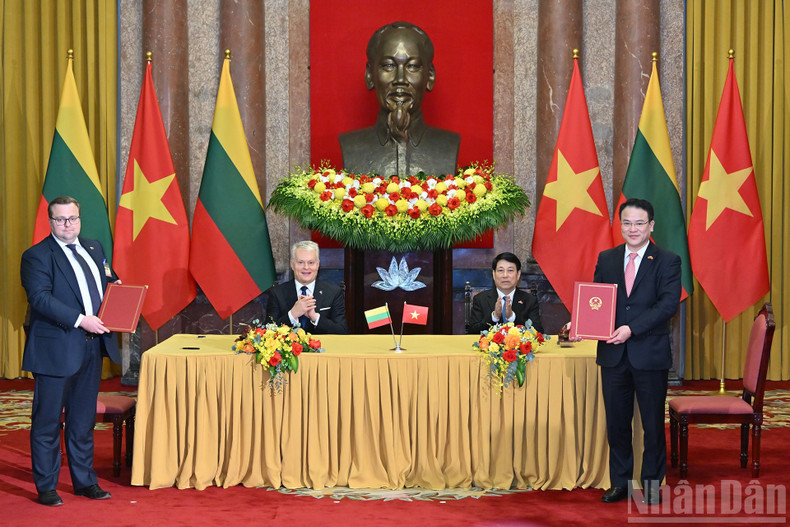 The signing of a letter of intent between the two countries’ finance ministries.