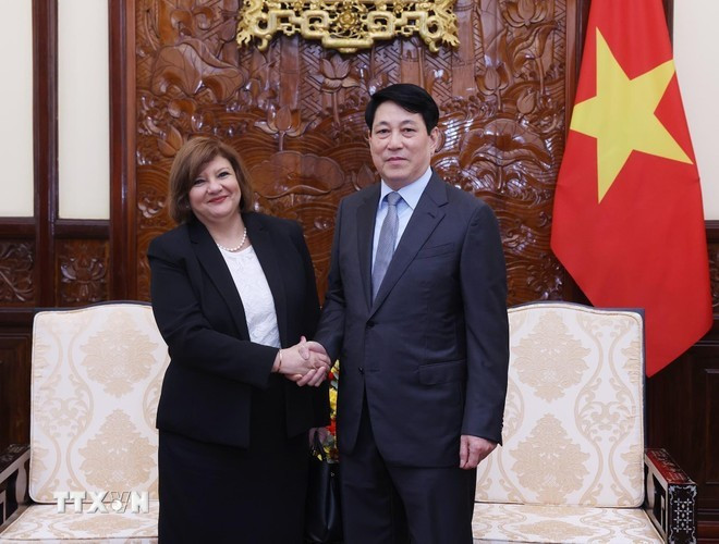 State President Luong Cuong (R) receives outgoing Egyptian Ambassador to Viet Nam Amal Abdel Kader Elmorsi Salama in Ha Noi on July 1, 2025. (Photo: VNA) State President Luong Cuong (R) receives outgoing Egyptian Ambassador to Viet Nam Amal Abdel Kader Elmorsi Salama in Ha Noi on July 1, 2025. (Photo: VNA)