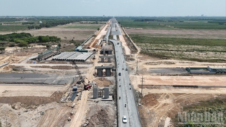Investment in infrastructure is Dong Nai’s priority in 2025. dji-20250319115605-0040-d-resize-5933.jpg