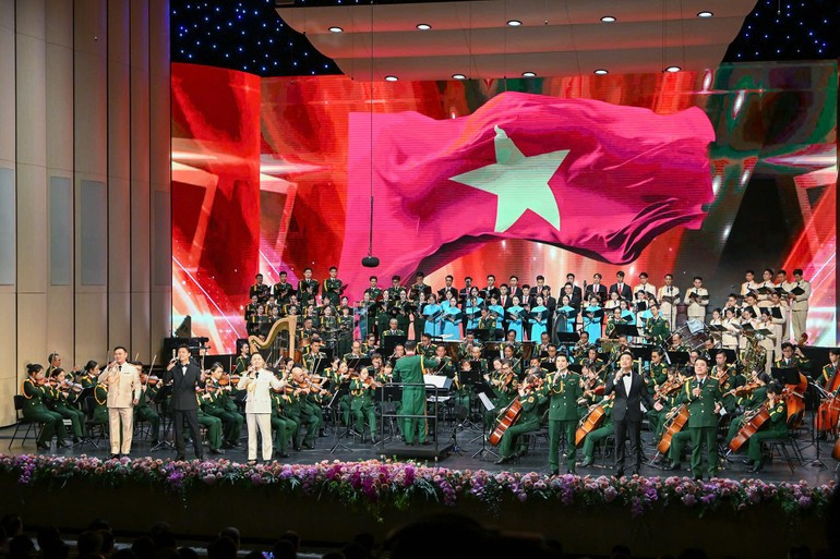 A performance at the concert. z6864223197494-6d955f650e2fcb740732d6e01a529794.jpg